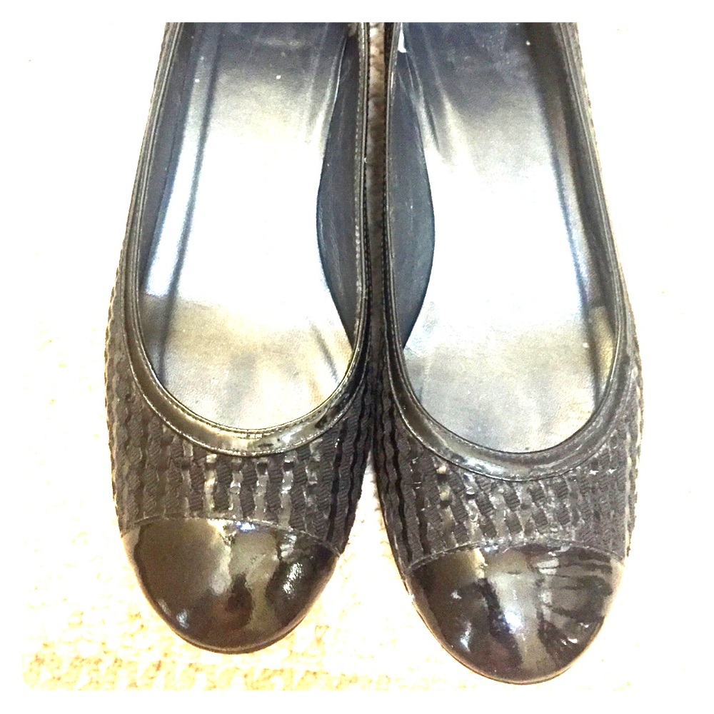 Stuart Weitzman patent black low wedge pump